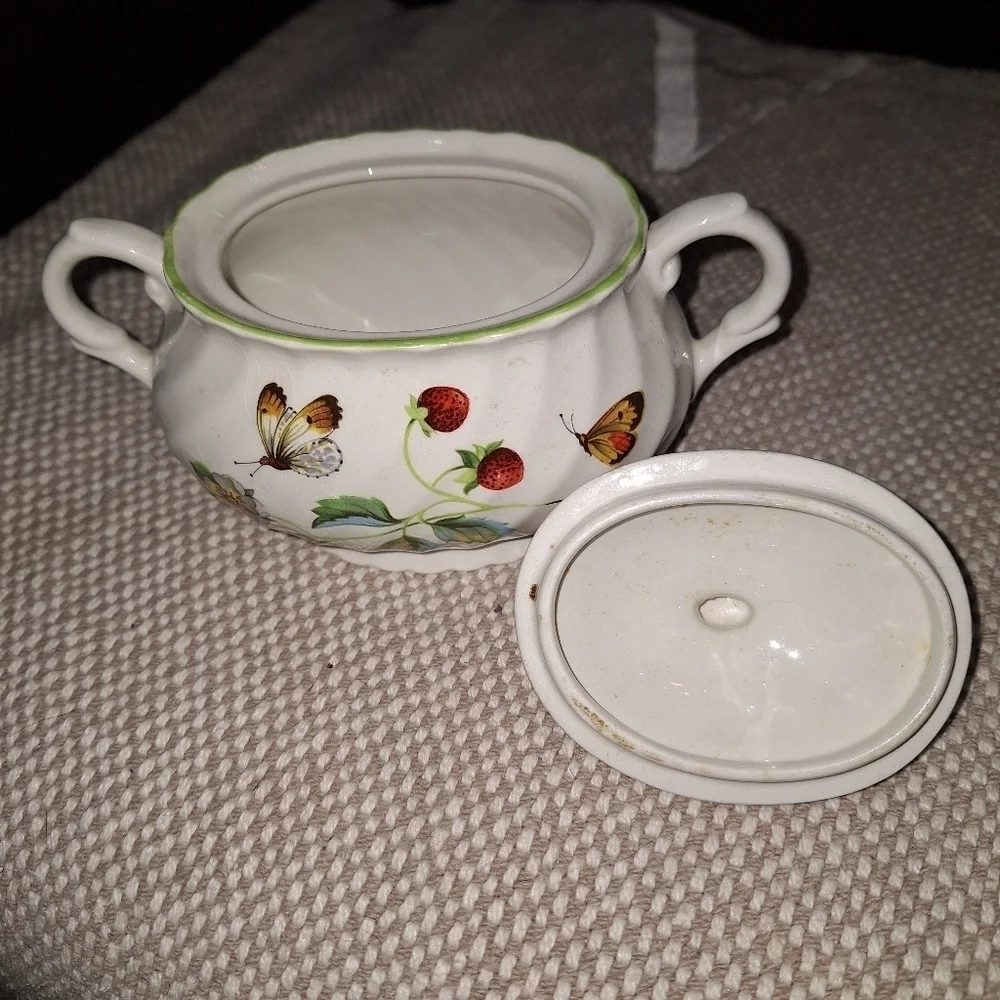 A James Kent Old Foley Staffordshire sugar bowl with a lid. Vintage